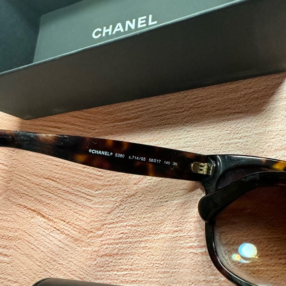 Chanel sunglasses - Picture 9 of 9